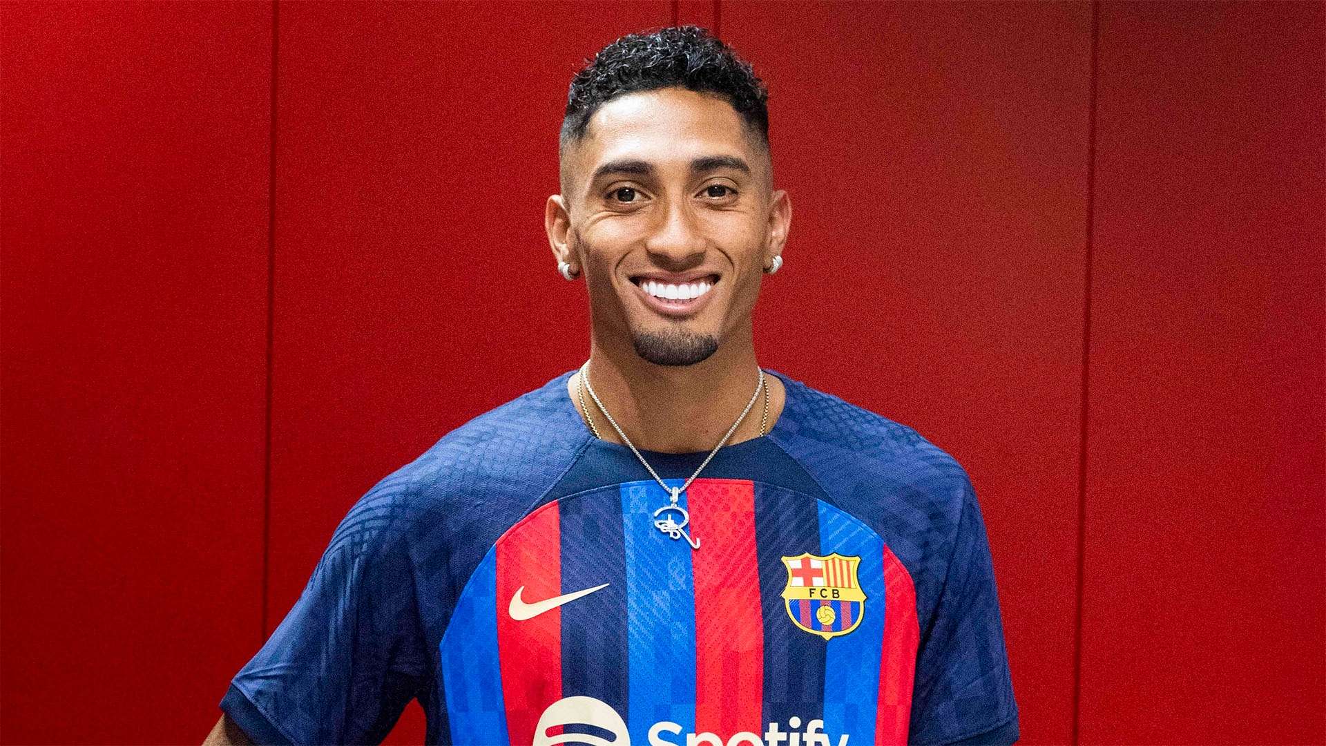 武磊与西班 武磊与西班