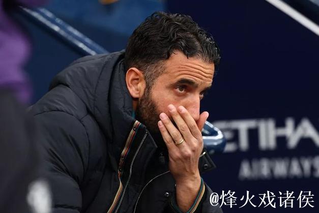 曼联主教练阿莫林因公开批评俱乐部被解职